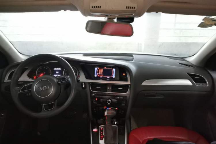 Used Audi A4L 2013 35 TFSI Automatic Standard Model Center Console