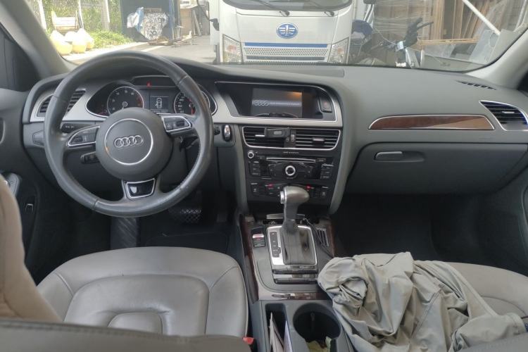 Used Audi A4L 2013 35 TFSI Automatic Standard Model Center Console