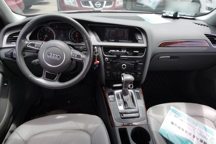 Used Audi A4L 2013 35 TFSI Automatic Comfort Model Center Console