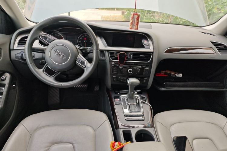 Used Audi A4L 2013 35 TFSI Automatic Comfort Model Center Console