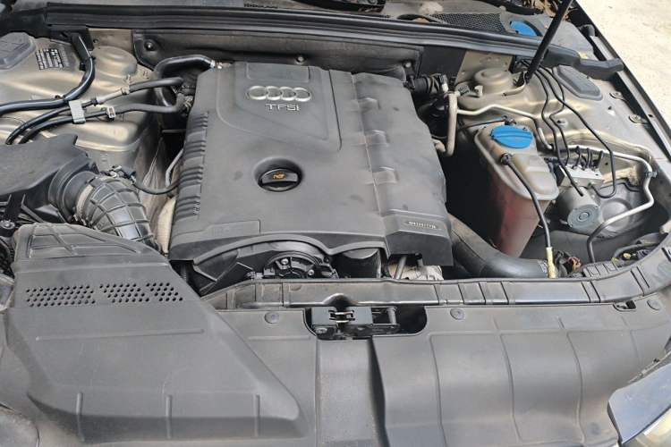 Used Audi A4L 2013 35 TFSI Automatic Standard Model Engine Bay