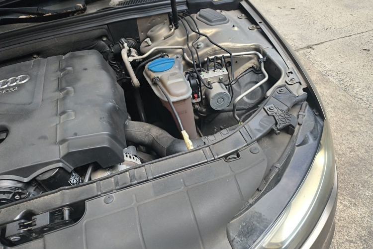 Used Audi A4L 2013 35 TFSI Automatic Standard Model Engine Bay Left