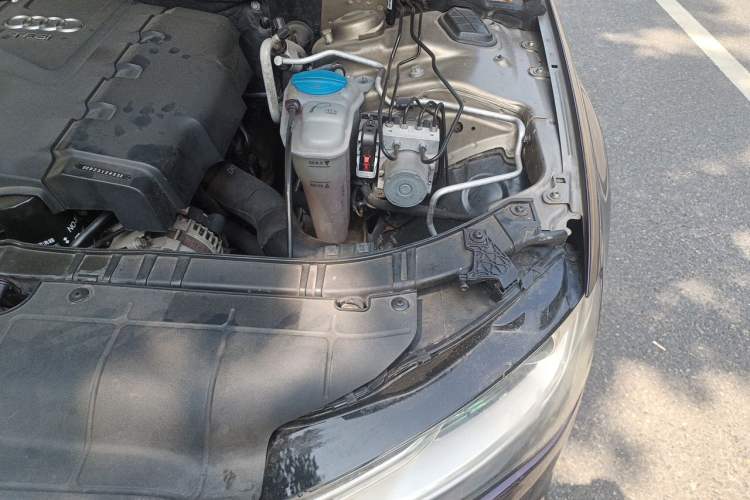Used Audi A4L 2013 35 TFSI Automatic Standard Model Engine Bay Left