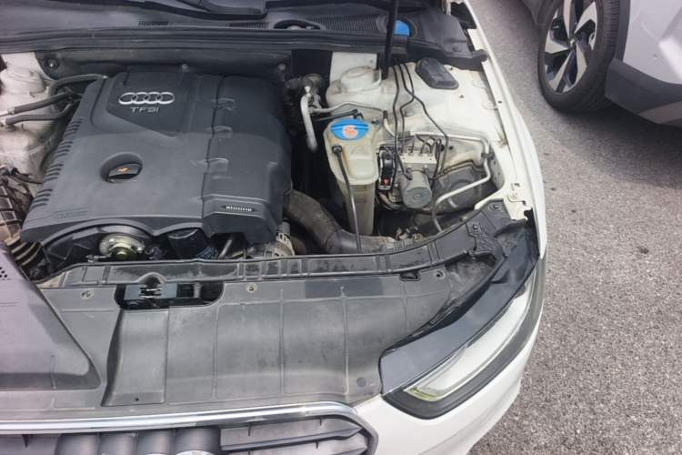 Used Audi A4L 2013 35 TFSI Automatic Comfort Model Engine Bay Left