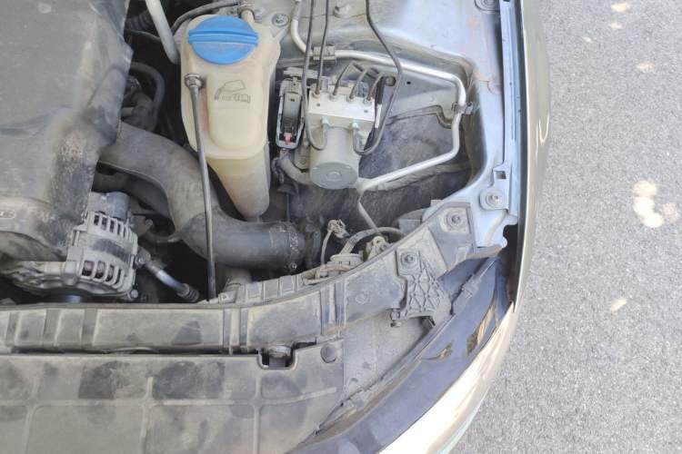 Used Audi A4L 2013 35 TFSI Automatic Standard Model Engine Bay Left