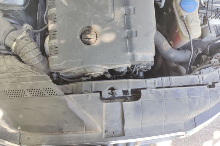 Used Audi A4L 2013 35 TFSI Automatic Standard Model Engine Bay