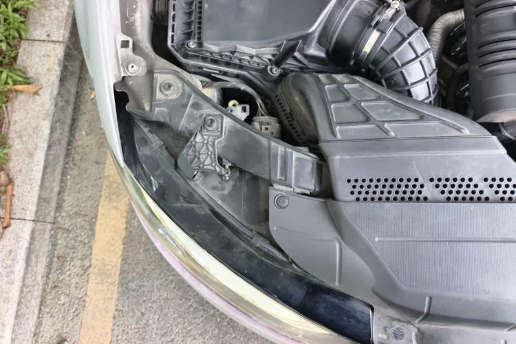 Used Audi A4L 2013 35 TFSI Automatic Standard Model Engine Bay Right