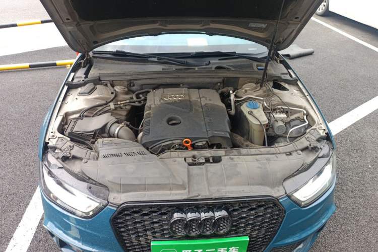 Used Audi A4L 2013 35 TFSI Automatic Standard Model Engine Bay
