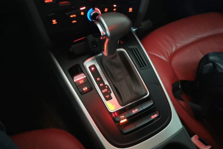 Used Audi A4L 2013 35 TFSI Automatic Standard Model Gear Lever