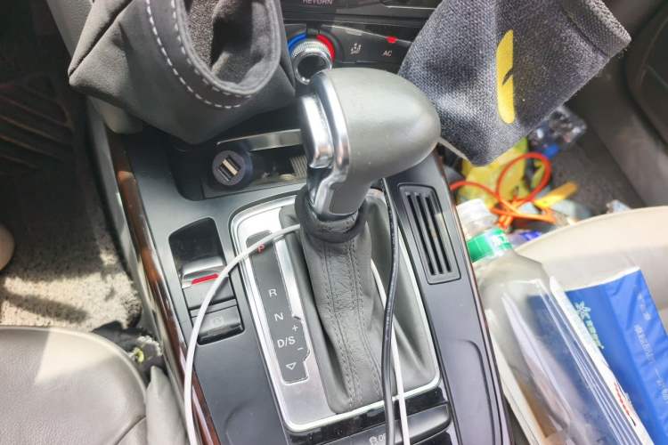 Used Audi A4L 2013 35 TFSI Automatic Standard Model Gear Lever