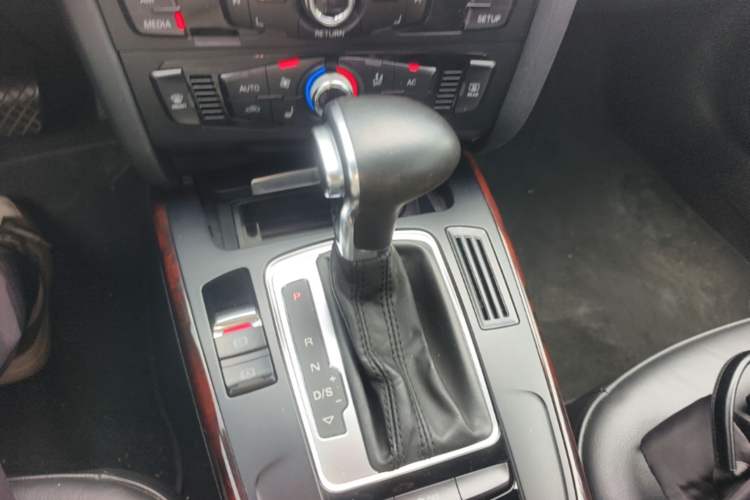 Used Audi A4L 2013 35 TFSI Automatic Comfort Model Gear Lever