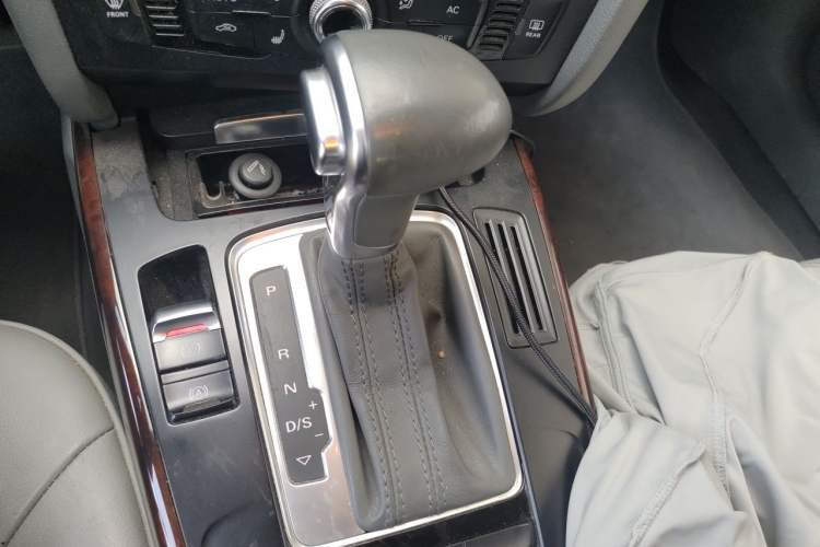 Used Audi A4L 2013 35 TFSI Automatic Standard Model Gear Lever