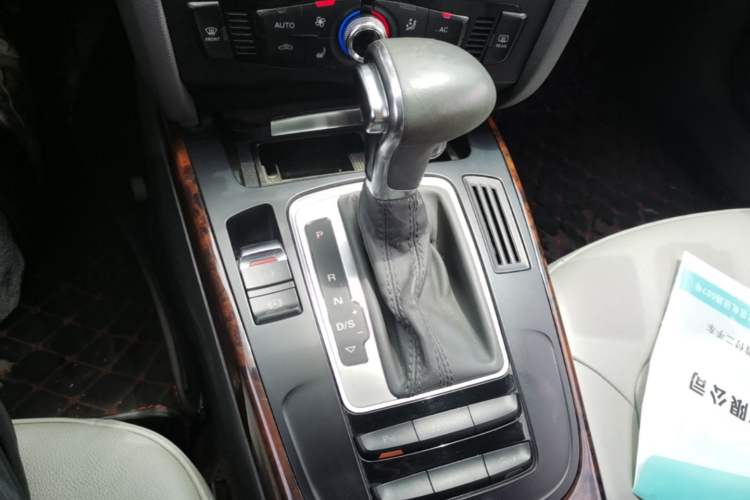 Used Audi A4L 2013 35 TFSI Automatic Comfort Model Gear Lever