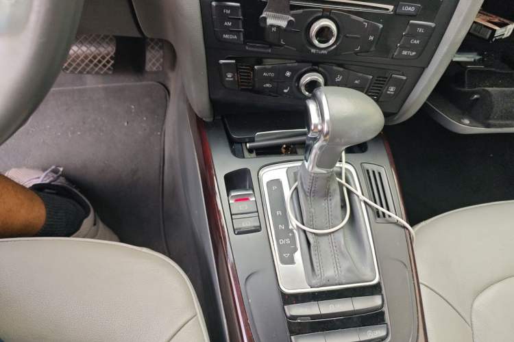 Used Audi A4L 2013 35 TFSI Automatic Comfort Model Gear Lever