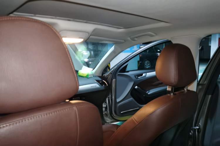 Used Audi A4L 2013 40 TFSI quattro Individual Sport Edition Headliner