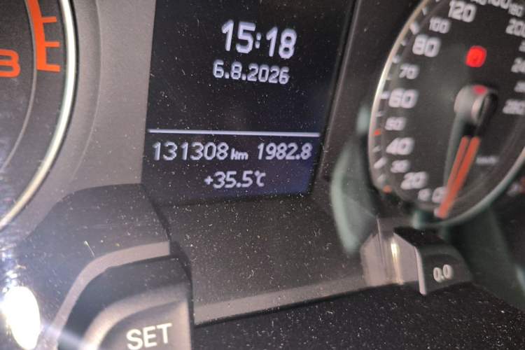 Used Audi A4L 2013 35 TFSI Automatic Standard Model Odometer Close Up