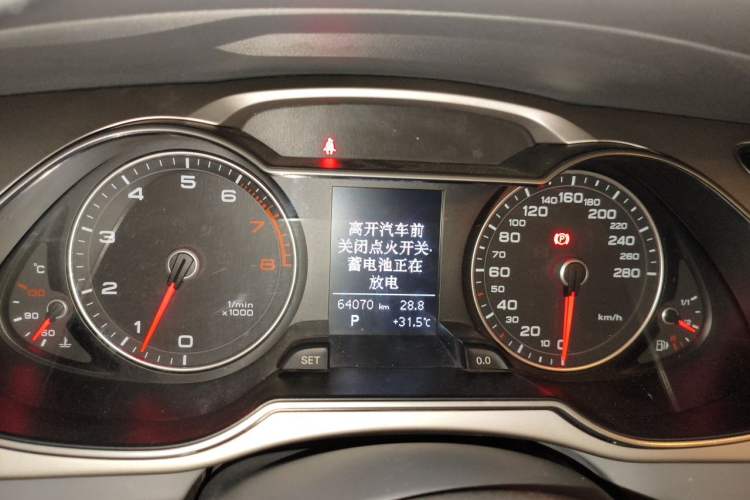 Used Audi A4L 2013 35 TFSI Automatic Standard Model Odometer Close Up