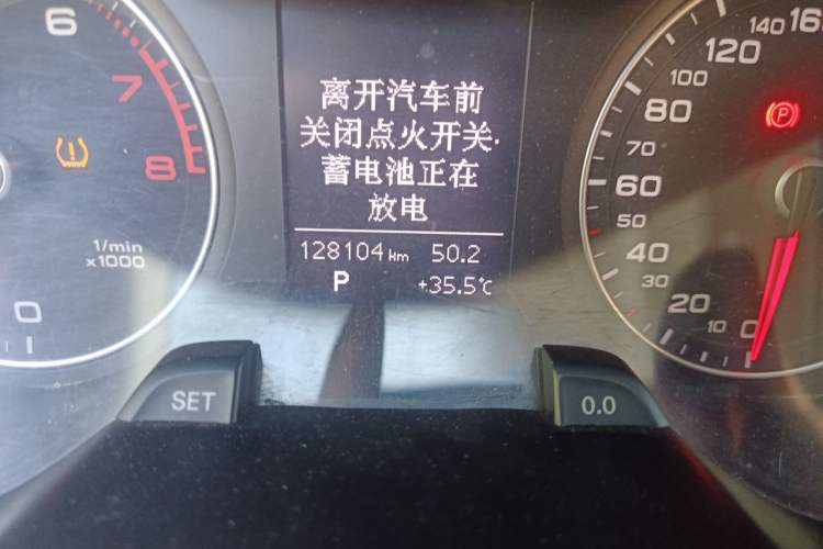Used Audi A4L 2013 35 TFSI Automatic Standard Model Odometer Close Up