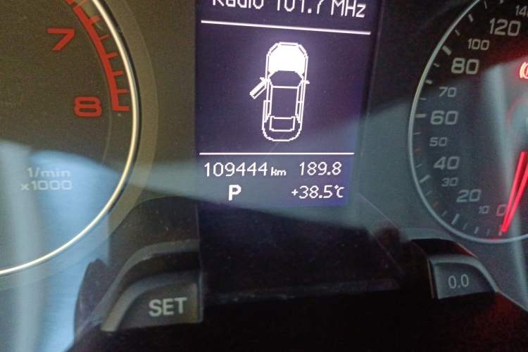 Used Audi A4L 2013 40 TFSI quattro Individual Sport Edition Odometer Close Up