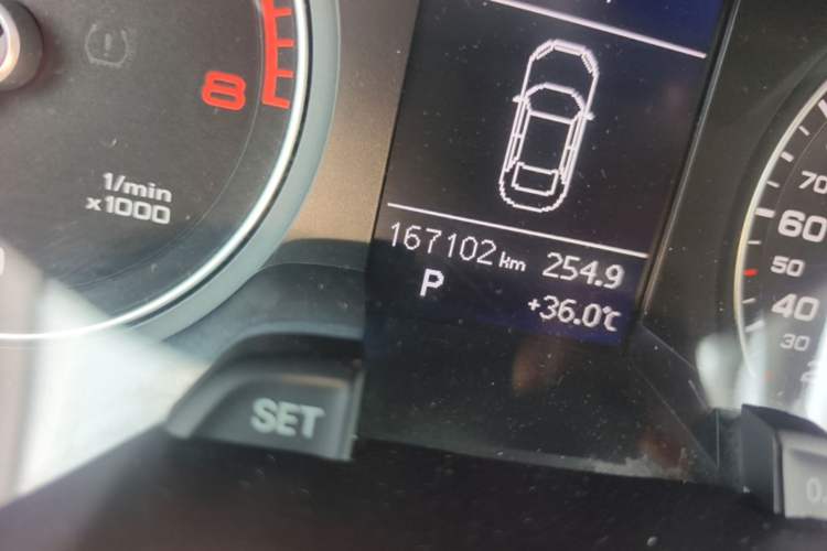 Used Audi A4L 2013 35 TFSI Automatic Comfort Model Odometer Close Up