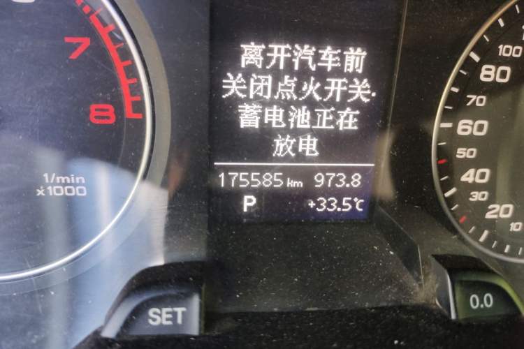 Used Audi A4L 2013 35 TFSI Automatic Standard Model Odometer Close Up