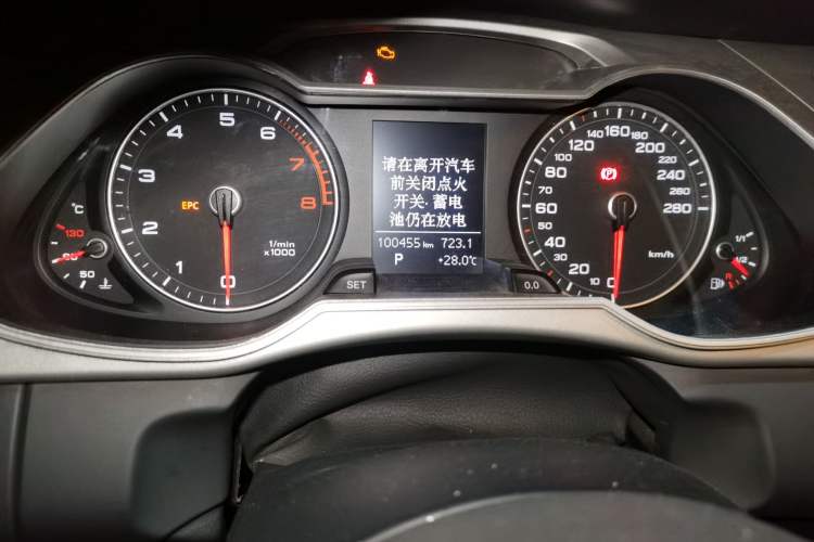 Used Audi A4L 2013 40 TFSI quattro Individual Sport Edition Odometer Close Up