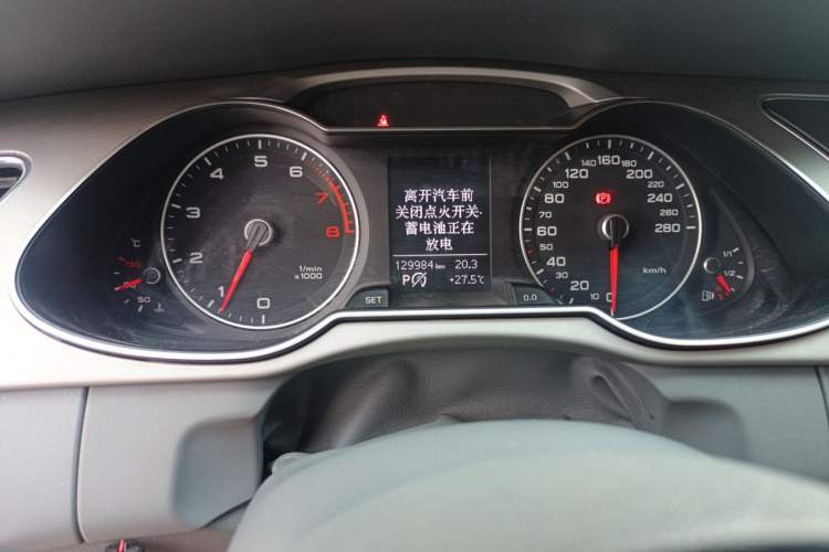 Used Audi A4L 2013 35 TFSI Automatic Standard Model Odometer Close Up