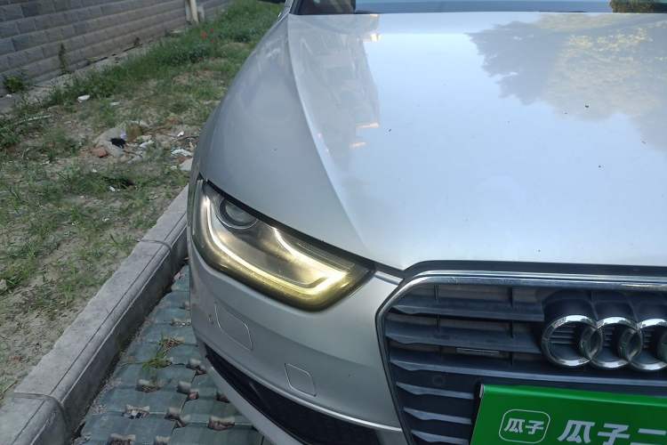 Used Audi A4L 2013 40 TFSI quattro Individual Sport Edition Right Front Headlight