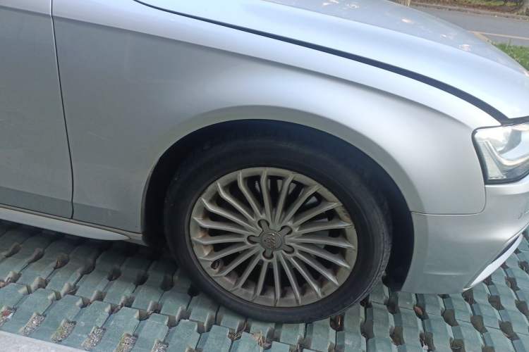 Used Audi A4L 2013 40 TFSI quattro Individual Sport Edition Right Front Wheel Hub