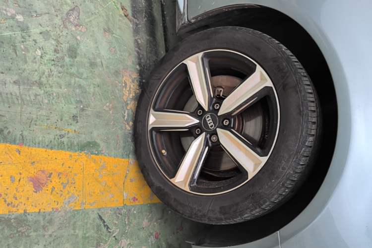 Used Audi A4L 2013 40 TFSI quattro Individual Sport Edition Right Front Wheel Hub