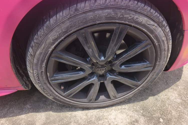 Used Audi A4L 2013 35 TFSI Automatic Standard Model Right Front Wheel Hub