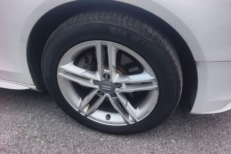 Used Audi A4L 2013 35 TFSI Automatic Comfort Model Right Front Wheel Hub