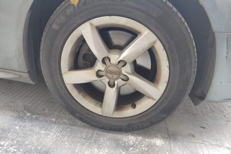 Used Audi A4L 2013 35 TFSI Automatic Standard Model Right Front Wheel Hub