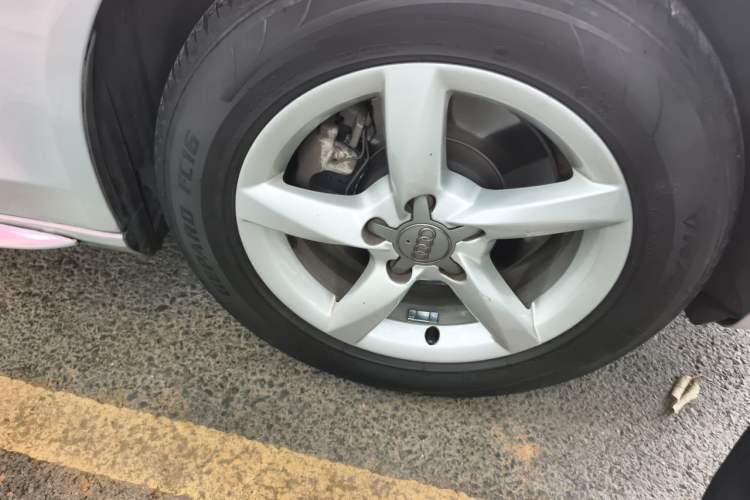 Used Audi A4L 2013 35 TFSI Automatic Standard Model Right Front Wheel Hub
