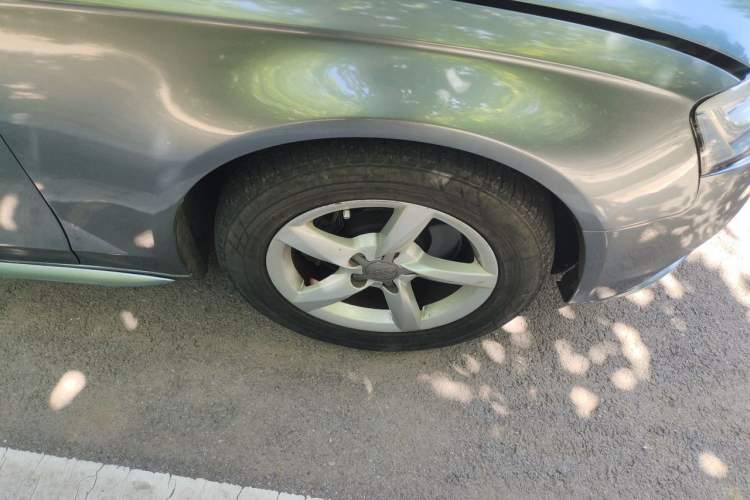 Used Audi A4L 2013 35 TFSI Automatic Standard Model Right Front Wheel Hub