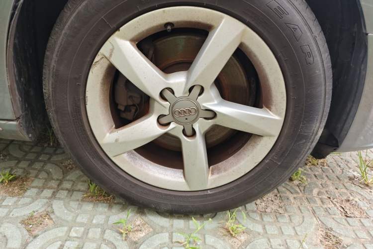 Used Audi A4L 2013 35 TFSI Automatic Comfort Model Right Front Wheel Hub