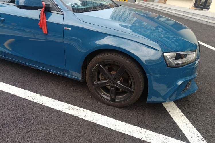 Used Audi A4L 2013 35 TFSI Automatic Standard Model Right Front Wheel Hub