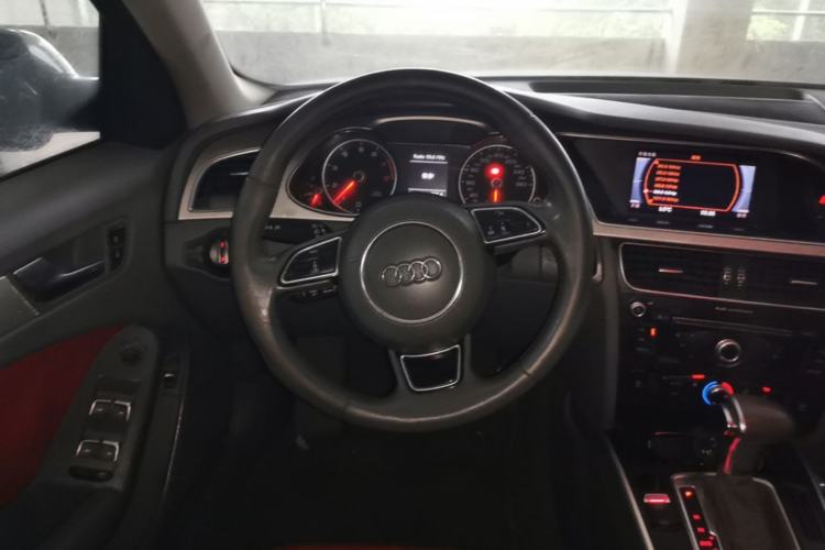Used Audi A4L 2013 35 TFSI Automatic Standard Model Steering Wheel