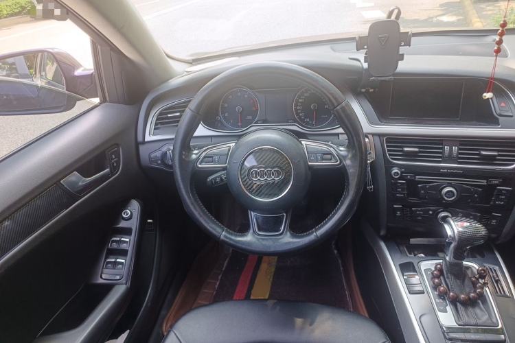 Used Audi A4L 2013 35 TFSI Automatic Standard Model Steering Wheel