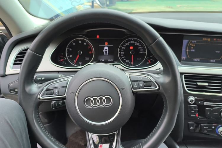 Used Audi A4L 2013 40 TFSI quattro Individual Sport Edition Steering Wheel