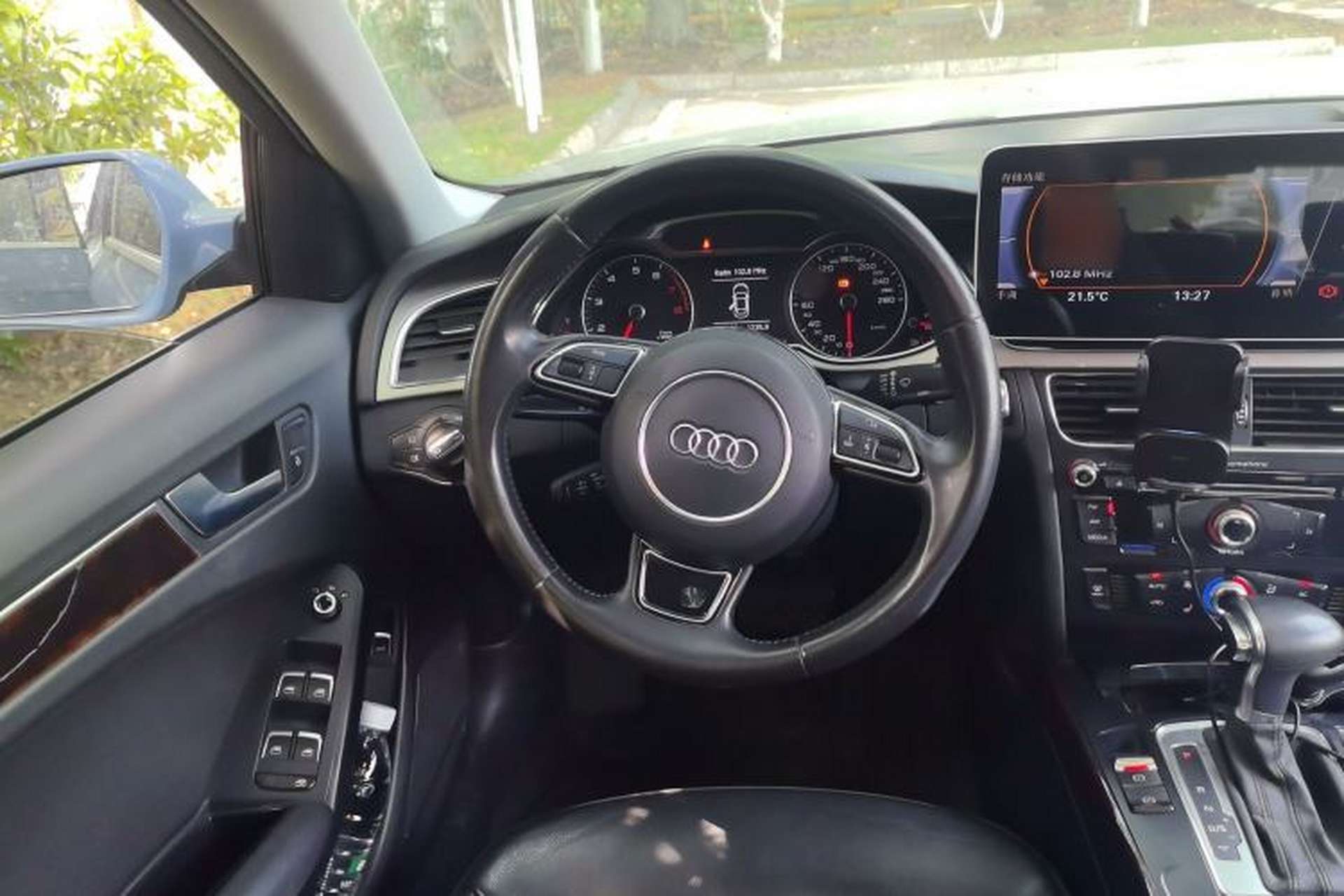 Used Audi A4L 2013 35 TFSI Automatic Standard Model Steering Wheel
