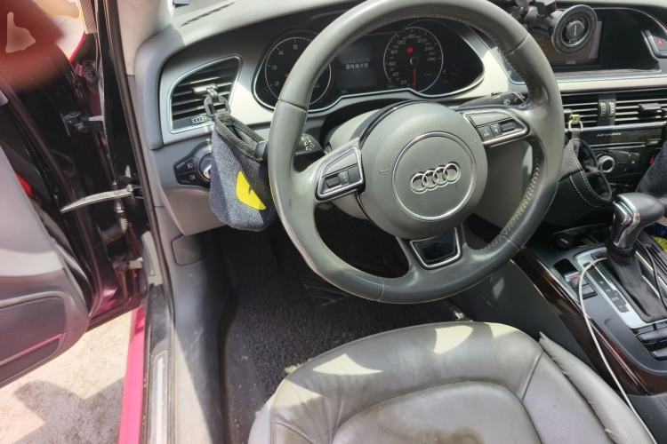 Used Audi A4L 2013 35 TFSI Automatic Standard Model Steering Wheel
