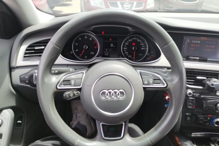 Used Audi A4L 2013 35 TFSI Automatic Comfort Model Steering Wheel