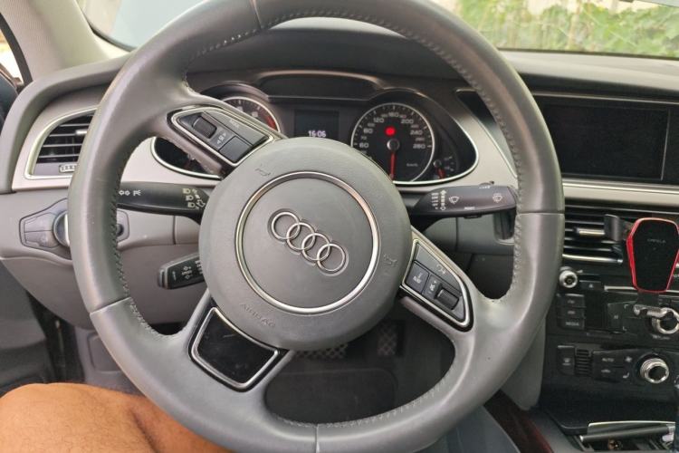 Used Audi A4L 2013 35 TFSI Automatic Comfort Model Steering Wheel