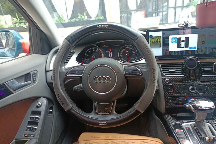 Used Audi A4L 2013 35 TFSI Automatic Standard Model Steering Wheel