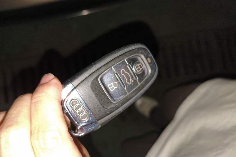 Used Audi A4L 2013 35 TFSI Automatic Standard Model Vehicle Key