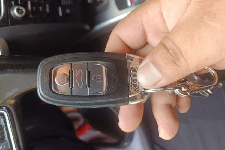 Used Audi A4L 2013 35 TFSI Automatic Standard Model Vehicle Key