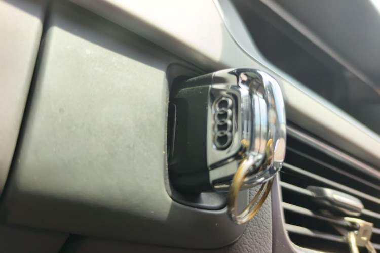 Used Audi A4L 2013 35 TFSI Automatic Standard Model Vehicle Key