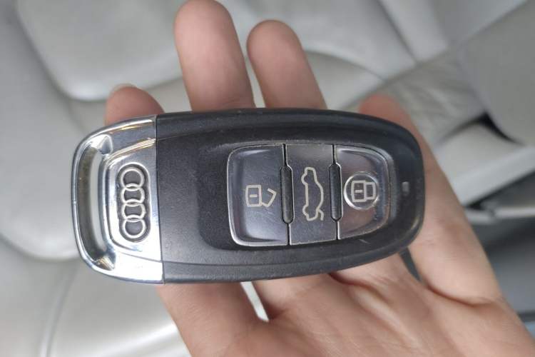 Used Audi A4L 2013 35 TFSI Automatic Standard Model Vehicle Key