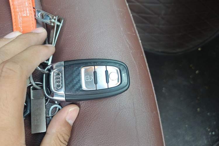 Used Audi A4L 2013 35 TFSI Automatic Standard Model Vehicle Key